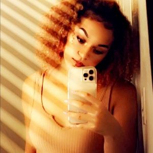 Meet your Posher, Deborah